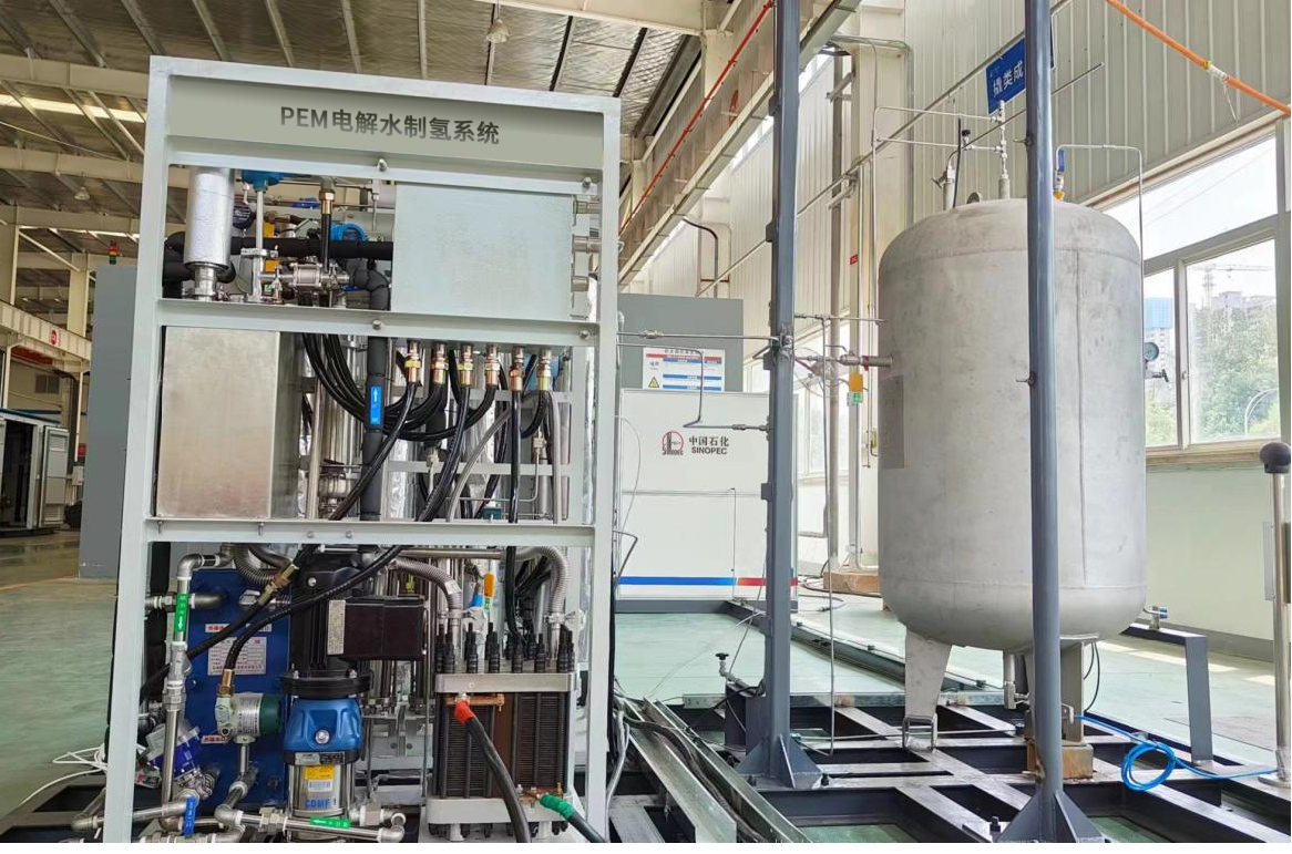 Integrated PEM Hydrogen Production and Storage System